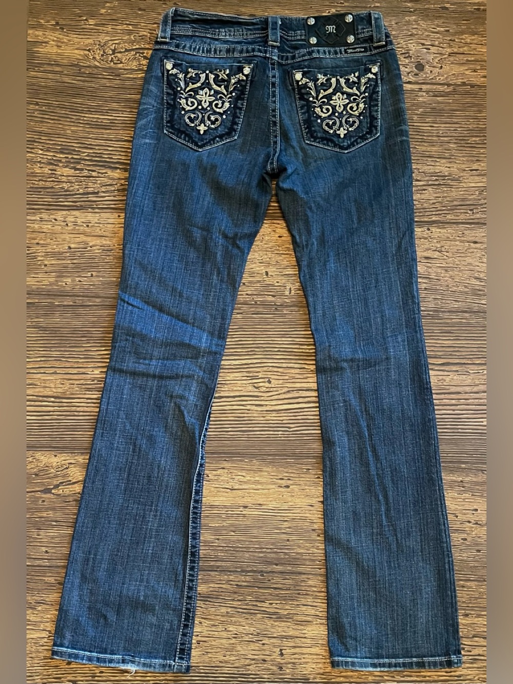 Miss Me ladies 29 x 34 Blue Embroidered studded Back Pocket Women’s Jeans